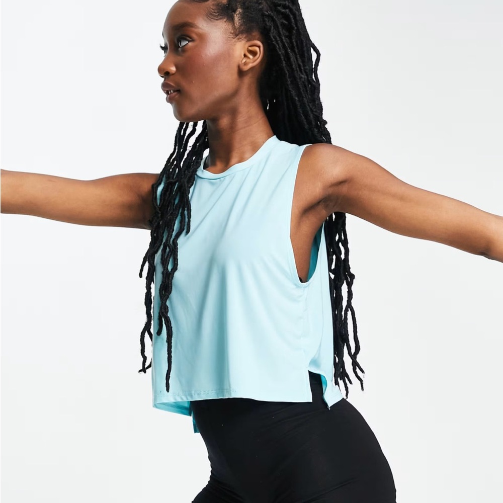 Onzie Tempo Tank NWT